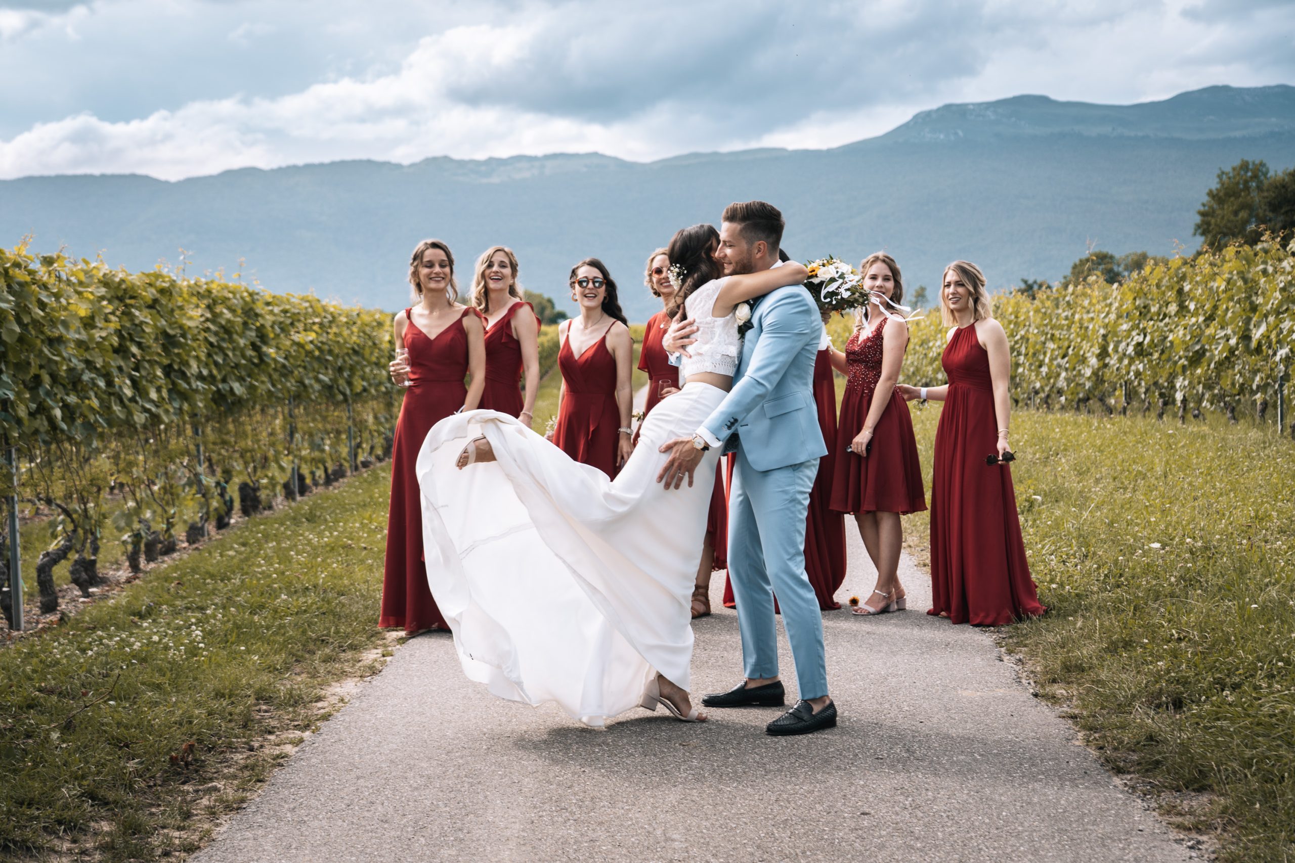 Un baiser, la robe soulevée Un baiser, la robe soulevée